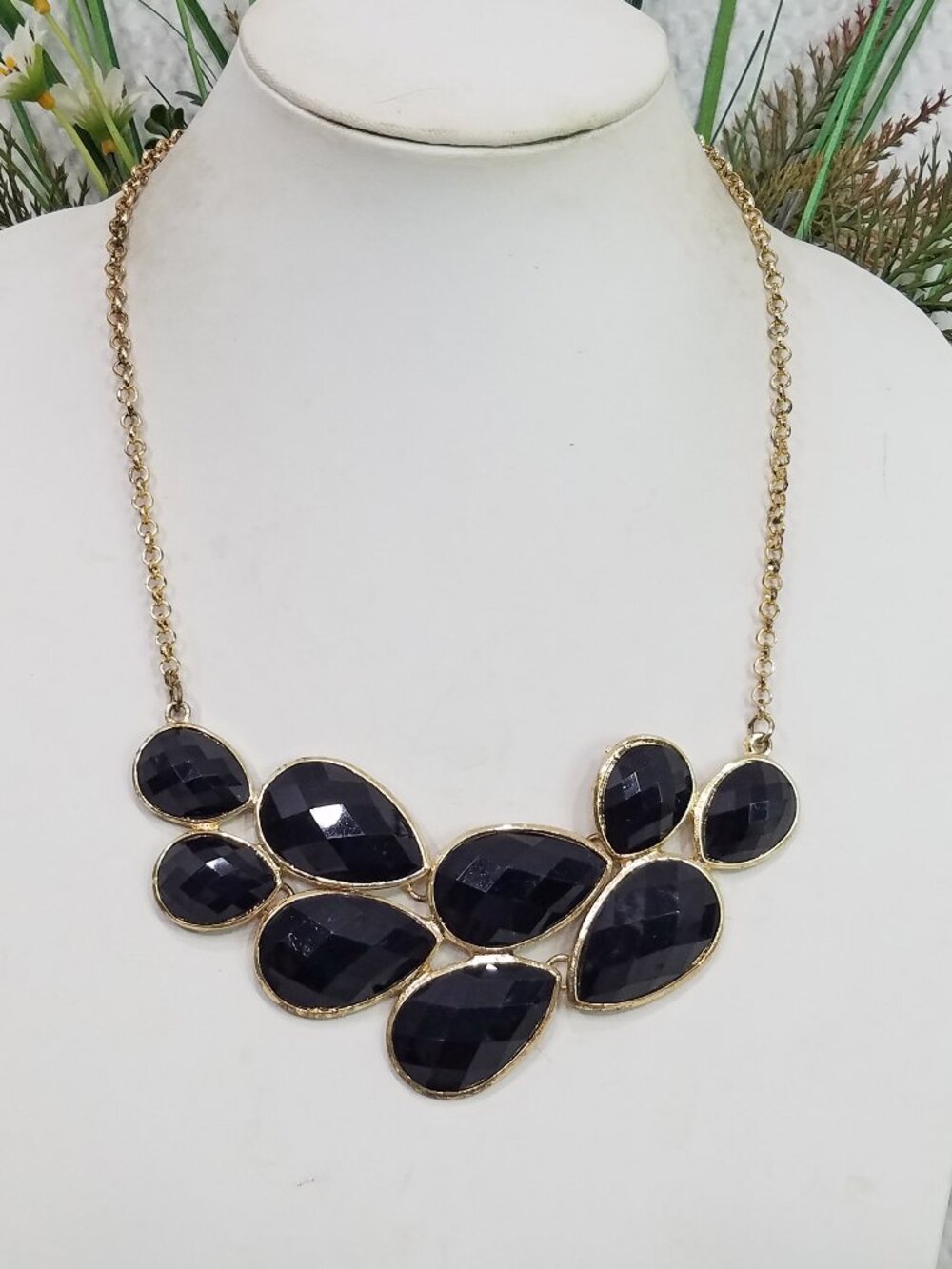 Vintage Faceted Black Glass Crystal Teardrop Bib Necklace Gold Tone Statement